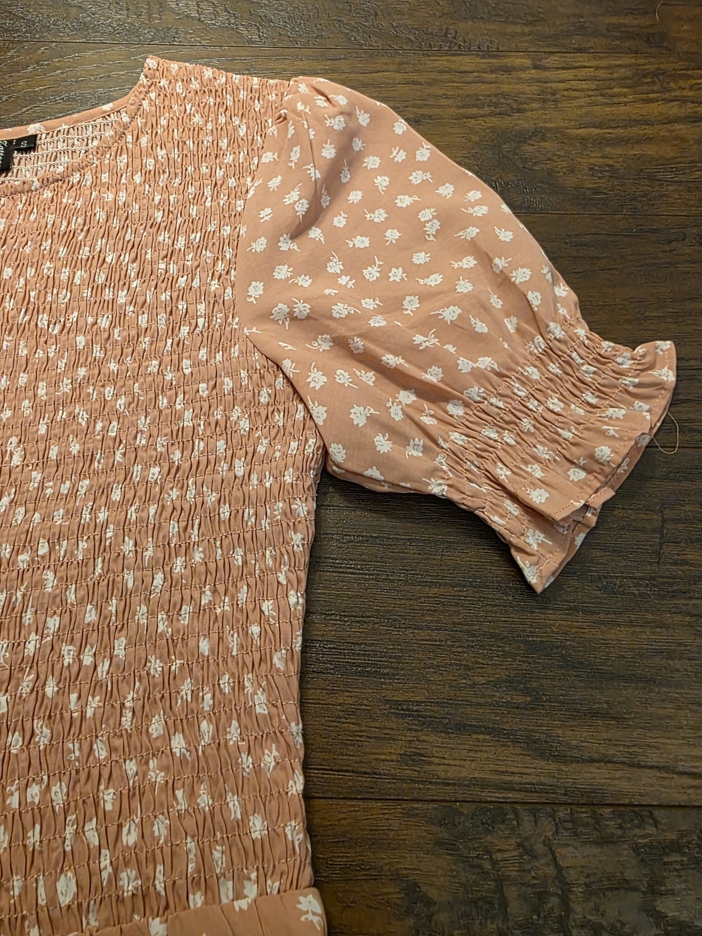 Pink Smocked Midi Dress with Puff Sleeves - Picture 4 of 6